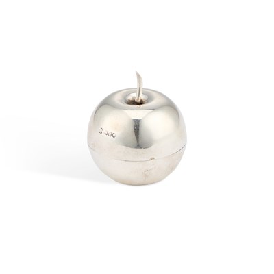 Lot 111 - A VICTORIAN SILVER NOVELTY STRING BOX