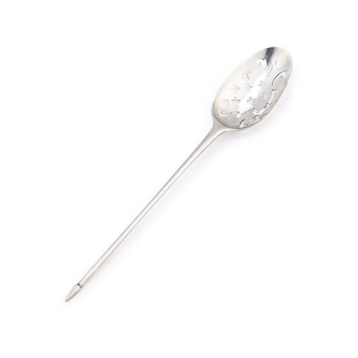 Lot AN 18TH CENTURY SILVER MOTE SPOON