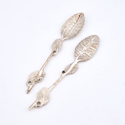 Lot 415 - A SET OF TWELVE GEORGE V SILVER NATURALISTIC TEASPOONS