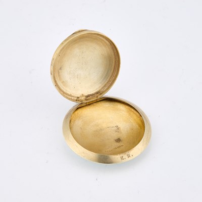 Lot 445 - AN EARLY 20TH CENTURY SILVER AND ENAMEL COMPACT