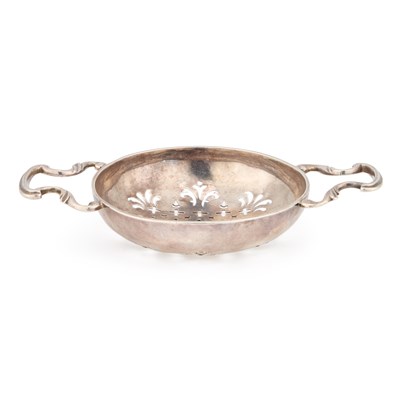 Lot AN 18TH CENTURY SILVER LEMON STRAINER