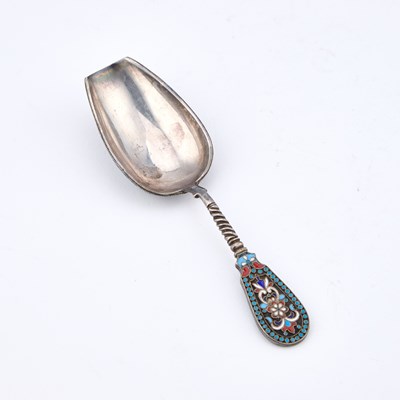 Lot 298 - A RUSSIAN SILVER AND CLOISONNÉ ENAMEL CADDY SPOON