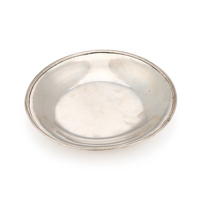 Lot AN EARLY 19TH CENTURY CHINESE SILVER DISH