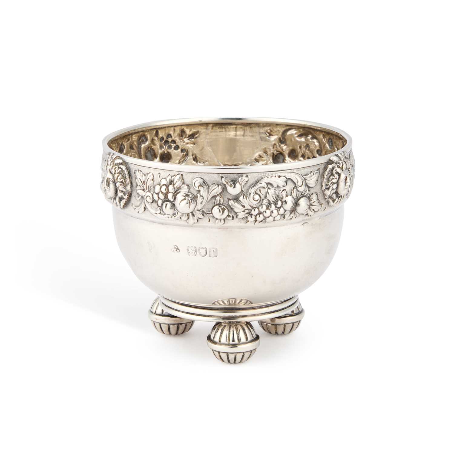 Lot 404 - AN EDWARDIAN SILVER BOWL