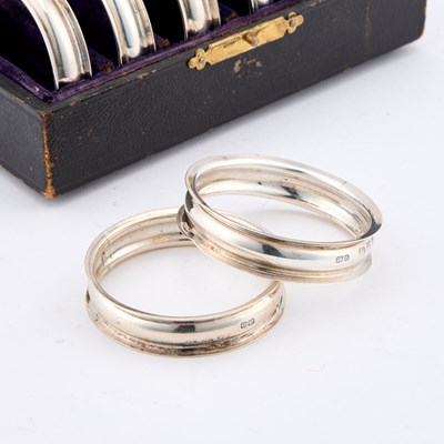 Lot 496 - A SET OF SIX VICTORIAN SILVER NAPKIN RINGS