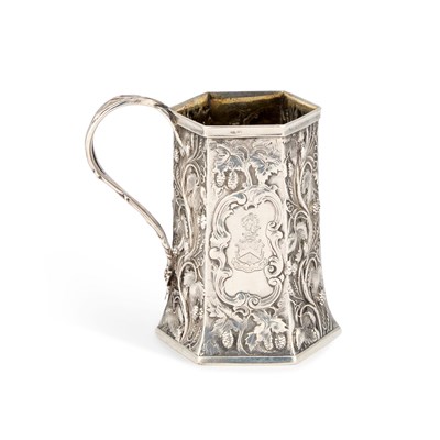 Lot AN EARLY VICTORIAN SILVER MUG