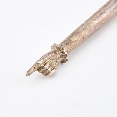 Lot 444 - JUDAICA: A SILVER YAD (TORAH POINTER)