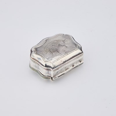 Lot 338 - AN 18TH CENTURY CONTINENTAL SILVER SNUFF BOX