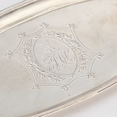 Lot 542 - A GEORGE III SILVER SNUFFERS TRAY