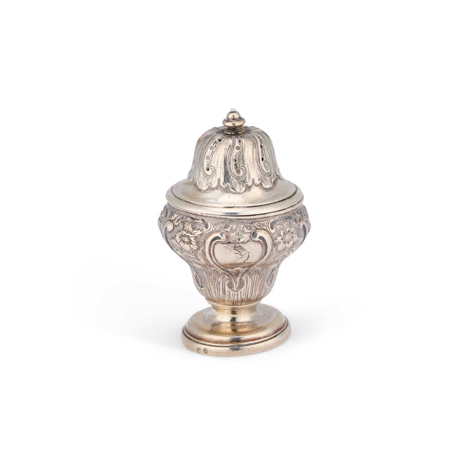 Lot 545 - A SMALL 18TH CENTURY SILVER POUNCE POT
