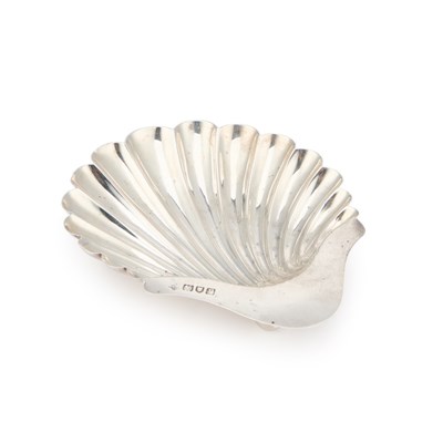 Lot A GEORGE V SILVER BUTTER SHELL