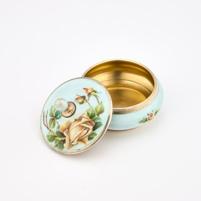 Lot 455 - AN EARLY 20TH CENTURY SILVER AND ENAMEL JAR