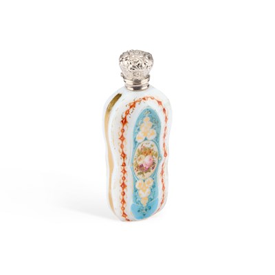 Lot 166 - A 19TH CENTURY SILVER-TOPPED OPAQUE GLASS SCENT BOTTLE