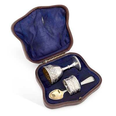 Lot 518 - A VICTORIAN SILVER CHRISTENING SET