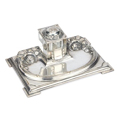 Lot 42 - A SILVER-PLATED INKWELL