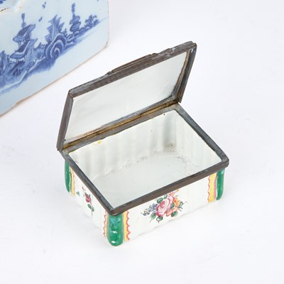 Lot 72 - AN 18TH CENTURY DELFT BLUE AND WHITE FLOWER BRICK