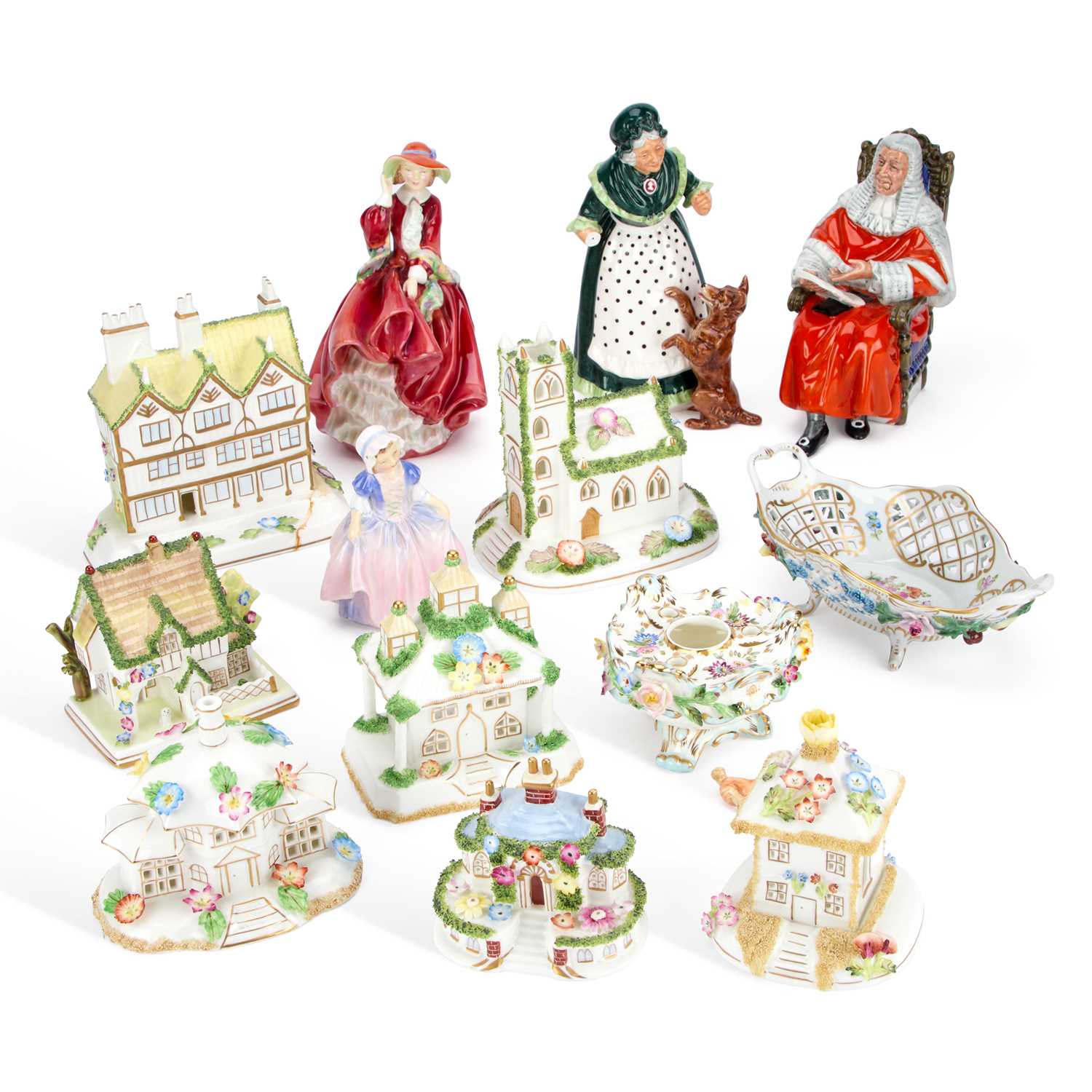 Lot 92 - A COLLECTION OF CERAMICS