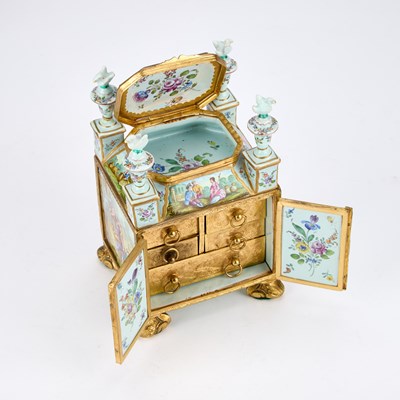 Lot 738 - A CONTINENTAL ENAMEL TABLE CABINET