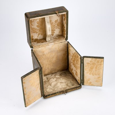 Lot 738 - A CONTINENTAL ENAMEL TABLE CABINET