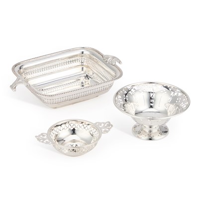 Lot A GEORGE V SILVER TWO-HANDLED PIERCED DISH