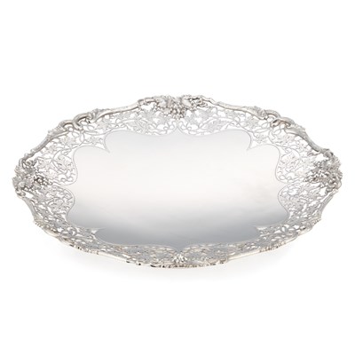Lot AN ELIZABETH II SILVER FRUIT DISH