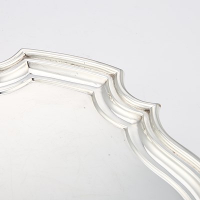 Lot 411 - A GEORGE V SILVER SALVER