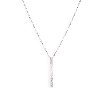 Lot 660 - A 9 CARAT WHITE GOLD DIAMOND PENDANT ON CHAIN