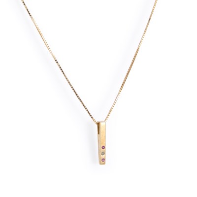 Lot A DIAMOND AND PINK SAPPHIRE PENDANT ON A 9 CARAT GOLD CHAIN