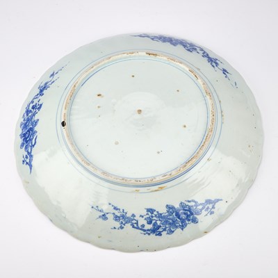 Lot 120 - A LARGE JAPANESE BLUE AND WHITE PORCELAIN CHARGER