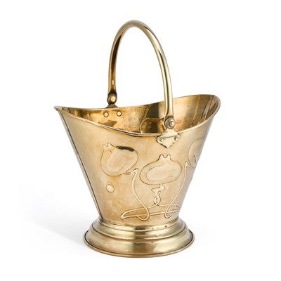 Lot 234 - AN ART NOUVEAU BRASS COAL BUCKET