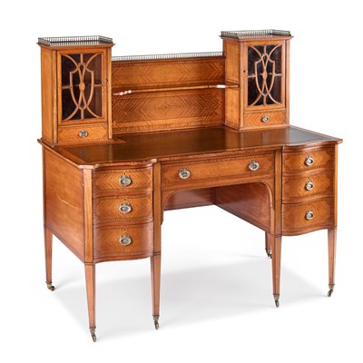 Lot 321 - A FINE SATINWOOD AND CROSSBANDED DESK