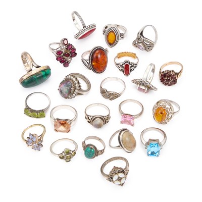 Lot 657 - A GROUP OF GEM-SET RINGS
