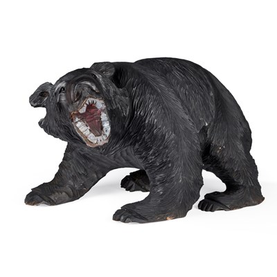 Lot 243 - A LARGE BLACK FOREST STYLE CARVED BEAR