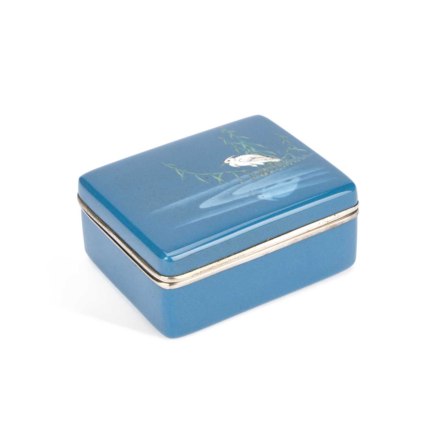 Lot 722 - A FINE JAPANESE CLOISONNÉ ENAMEL BOX AND COVER