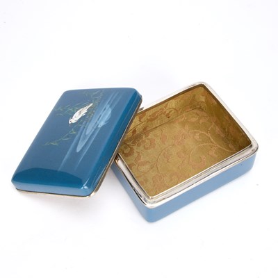 Lot 722 - A FINE JAPANESE CLOISONNÉ ENAMEL BOX AND COVER