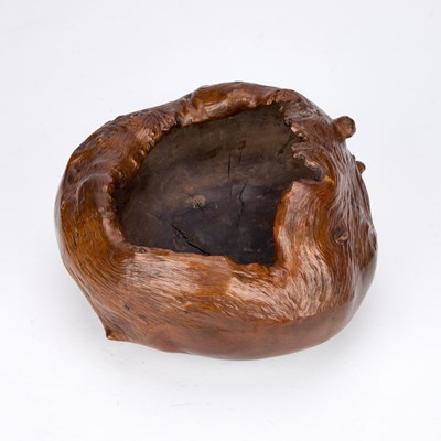 Lot 686 - A CHINESE BURL WOOD BRUSH WASHER