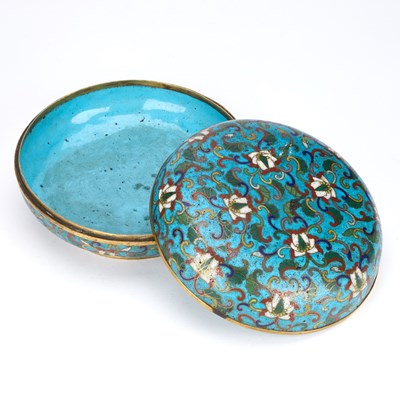 Lot 698 - A CHINESE CLOISONNÉ ENAMELLED BRONZE BOX AND COVER
