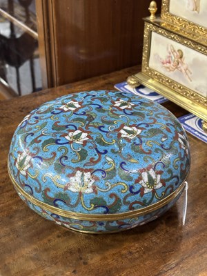 Lot 698 - A CHINESE CLOISONNÉ ENAMELLED BRONZE BOX AND COVER