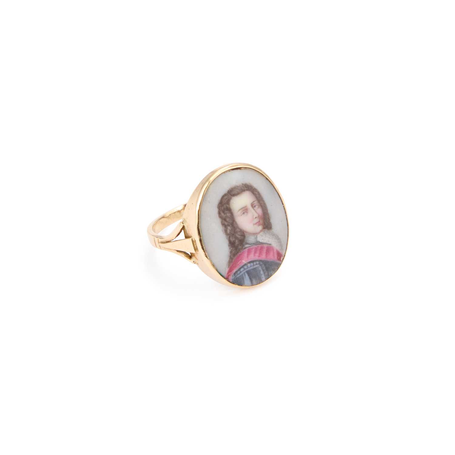 Lot 852 - A PORCELAIN PORTRAIT MINIATURE RING