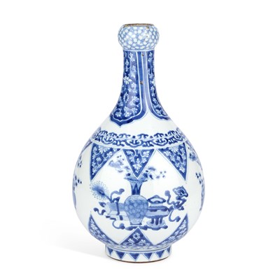 Lot A CHINESE BLUE AND WHITE PORCELAIN VASE