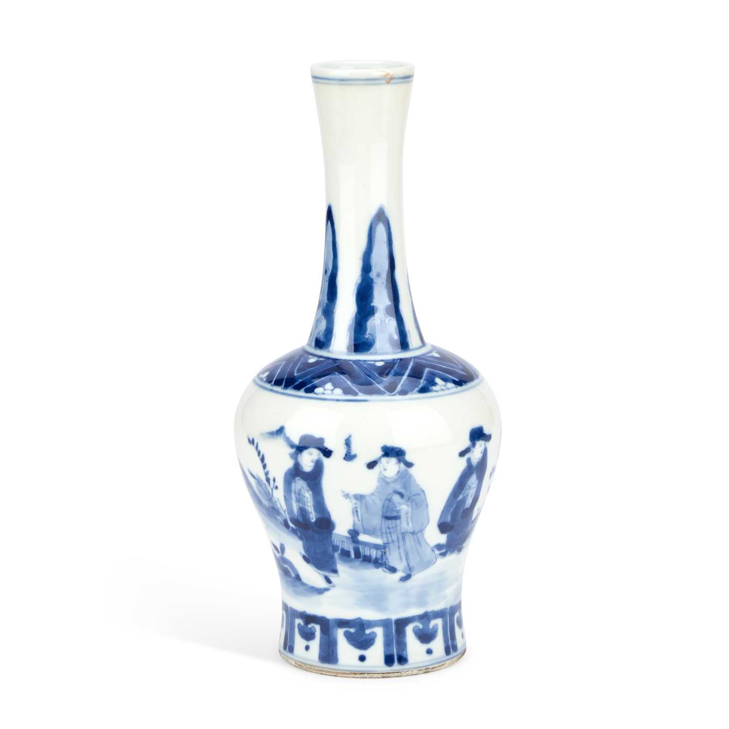 Lot 661 - A CHINESE BLUE AND WHITE PORCELAIN VASE
