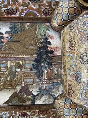 Lot 604 - A JAPANESE SATSUMA TRAY