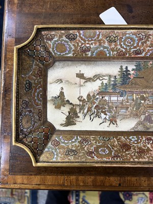 Lot 604 - A JAPANESE SATSUMA TRAY