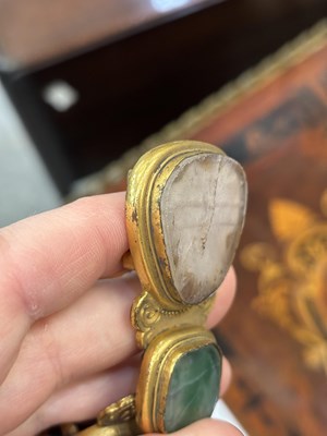 Lot 721 - A CHINESE GILT-BRONZE AND HARDSTONE BELT BUCKLE