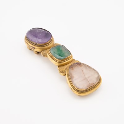 Lot 721 - A CHINESE GILT-BRONZE AND HARDSTONE BELT BUCKLE