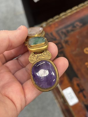 Lot 721 - A CHINESE GILT-BRONZE AND HARDSTONE BELT BUCKLE