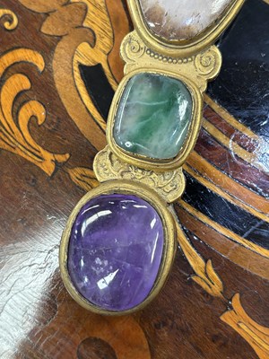 Lot 721 - A CHINESE GILT-BRONZE AND HARDSTONE BELT BUCKLE