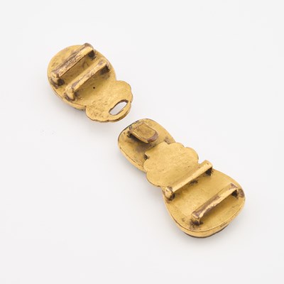 Lot 721 - A CHINESE GILT-BRONZE AND HARDSTONE BELT BUCKLE