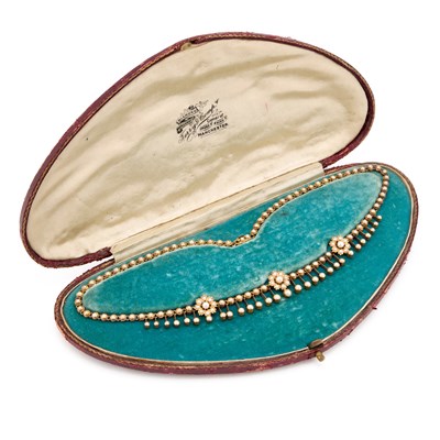 Lot 631 - A LATE VICTORIAN SEED PEARL FRINGE NECKLACE