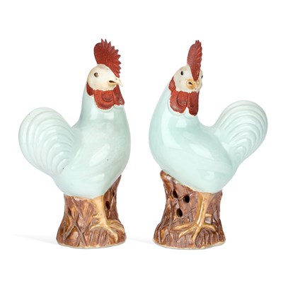 Lot AN 18TH CENTURY GERMAN PORCELAIN TUREEN, COVER AND STAND